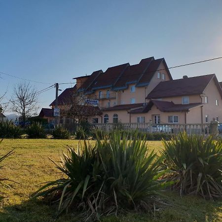 Hotel Mirni Kutak Otočac Екстериор снимка