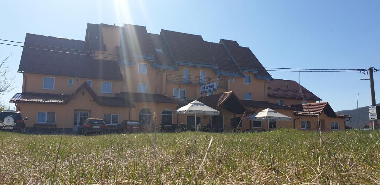 Hotel Mirni Kutak Otočac Екстериор снимка