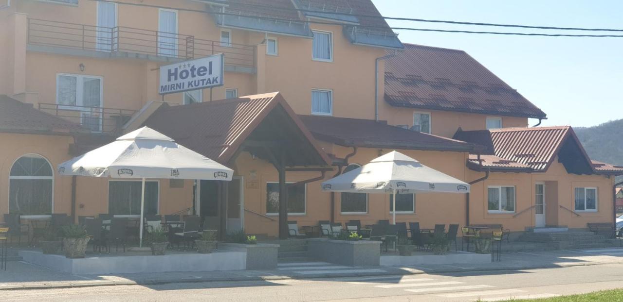 Hotel Mirni Kutak Otočac Екстериор снимка
