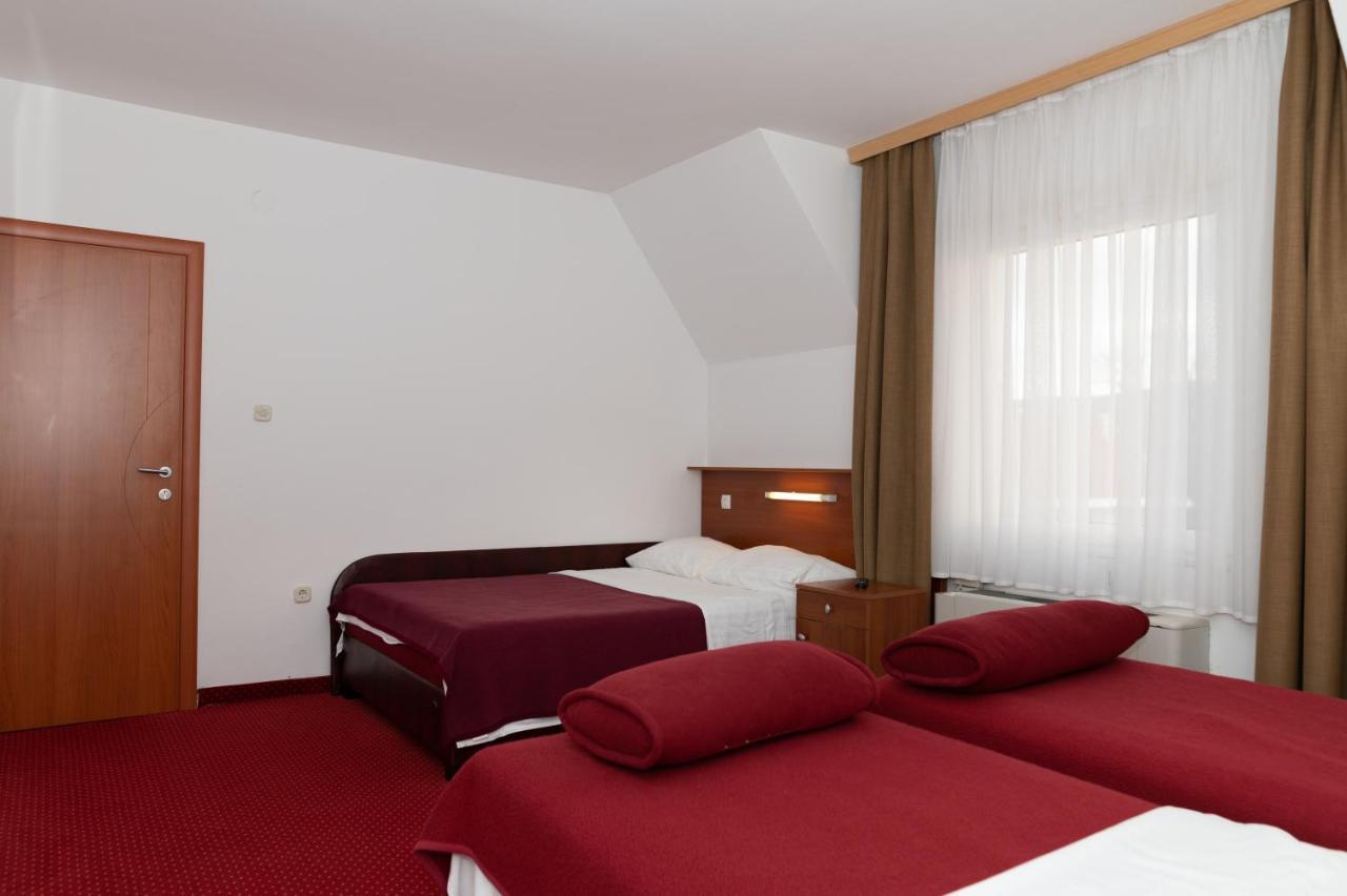 Hotel Mirni Kutak Otočac Екстериор снимка