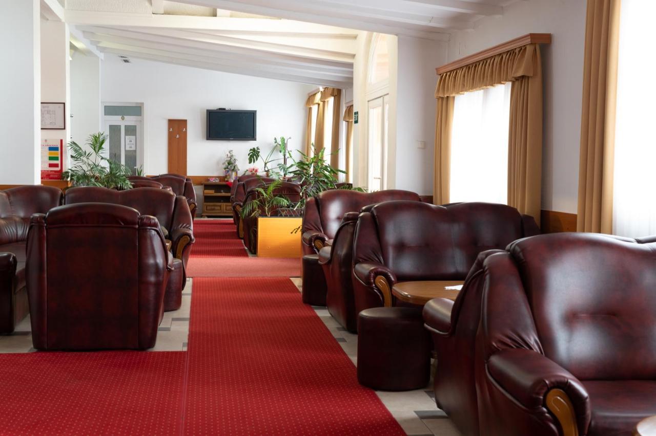 Hotel Mirni Kutak Otočac Екстериор снимка