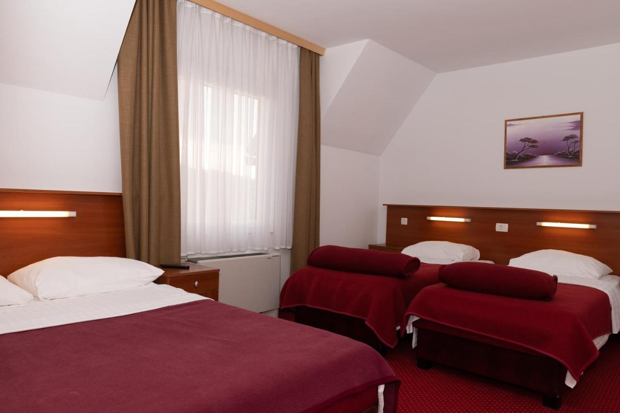 Hotel Mirni Kutak Otočac Екстериор снимка