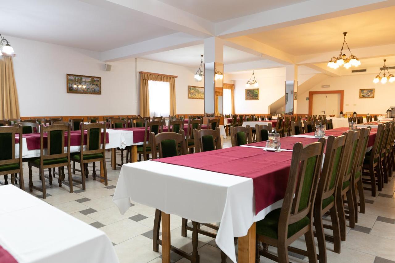 Hotel Mirni Kutak Otočac Екстериор снимка