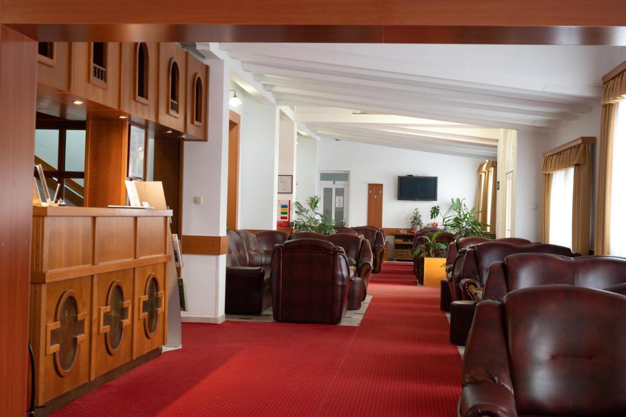 Hotel Mirni Kutak Otočac Екстериор снимка