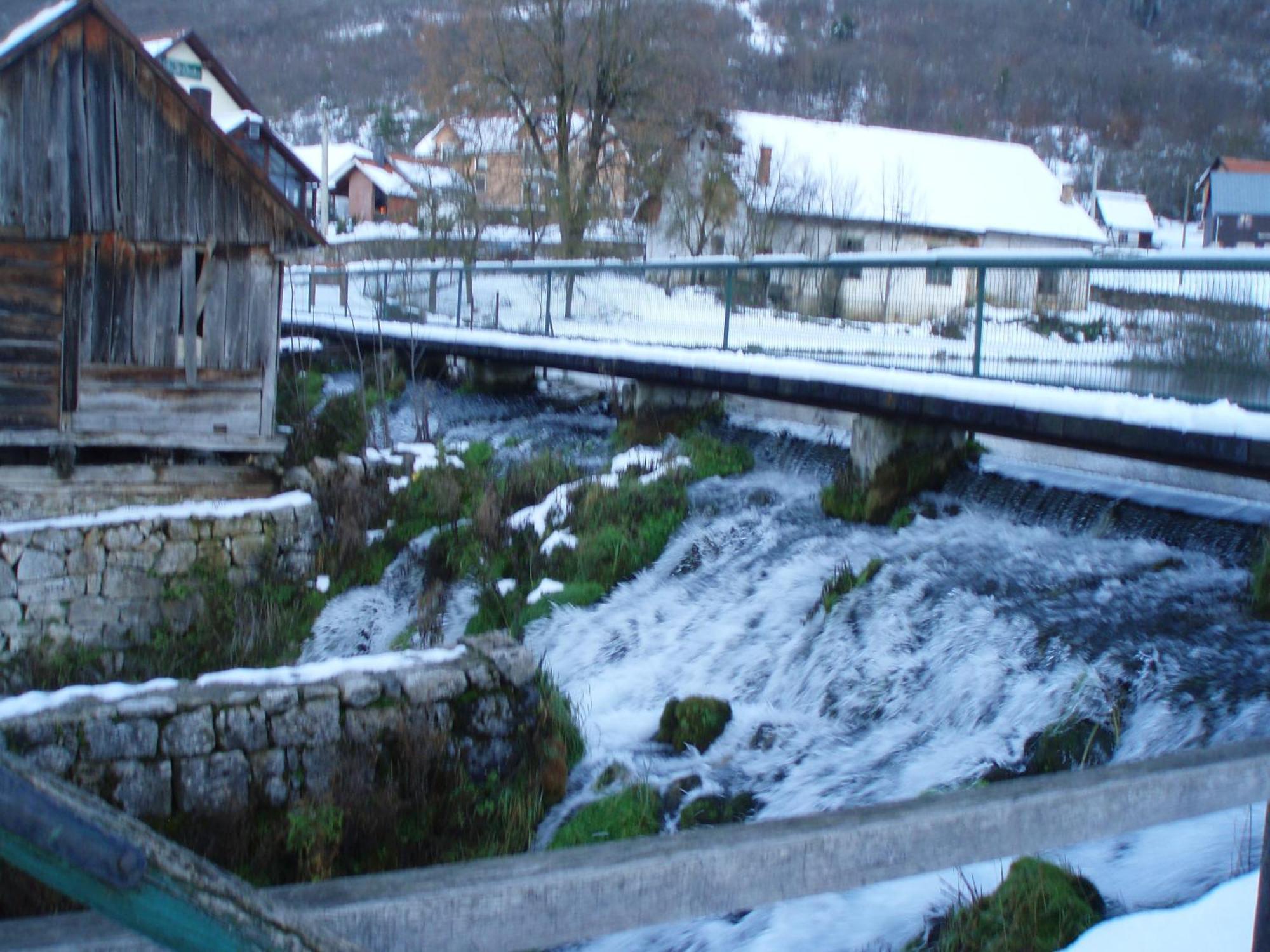 Hotel Mirni Kutak Otočac Екстериор снимка