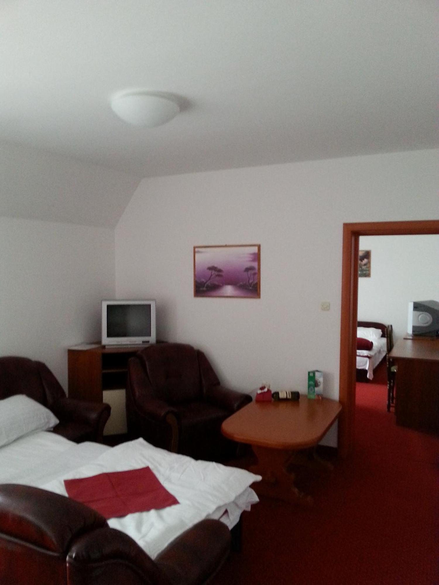 Hotel Mirni Kutak Otočac Стая снимка