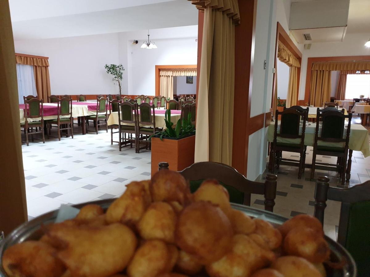 Hotel Mirni Kutak Otočac Екстериор снимка