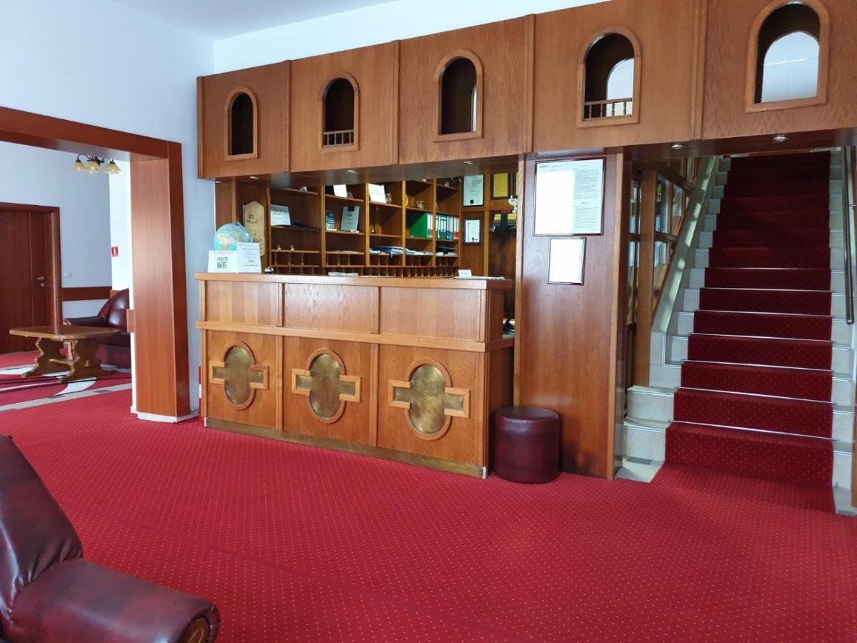 Hotel Mirni Kutak Otočac Екстериор снимка