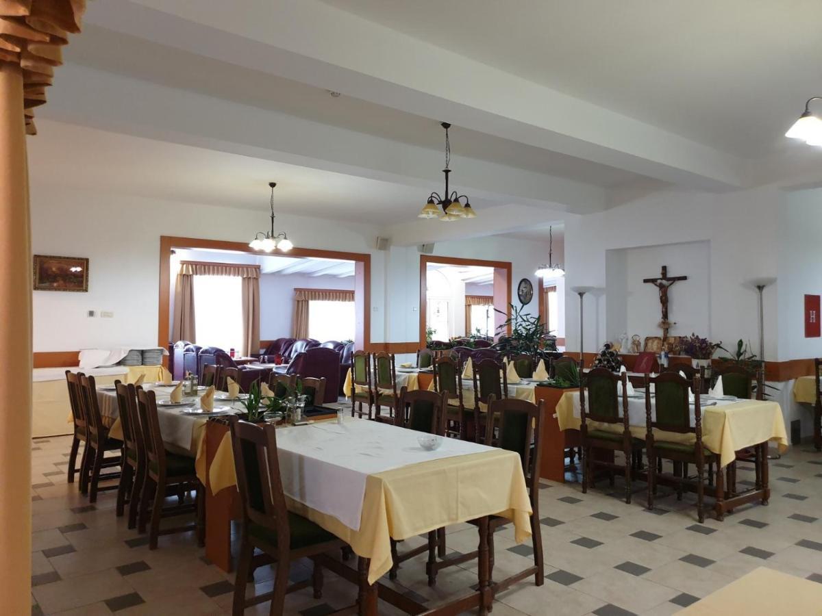 Hotel Mirni Kutak Otočac Екстериор снимка