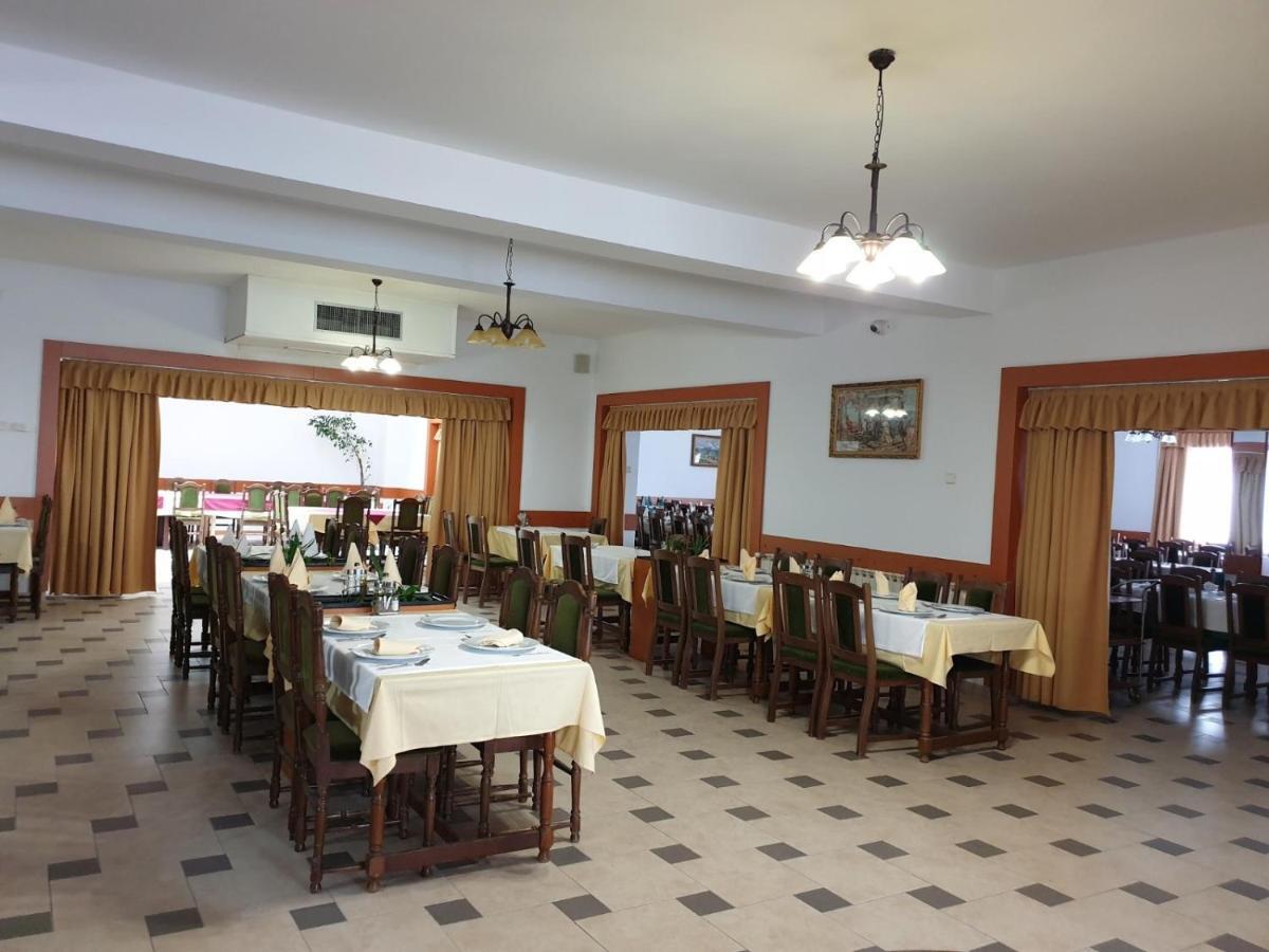 Hotel Mirni Kutak Otočac Екстериор снимка