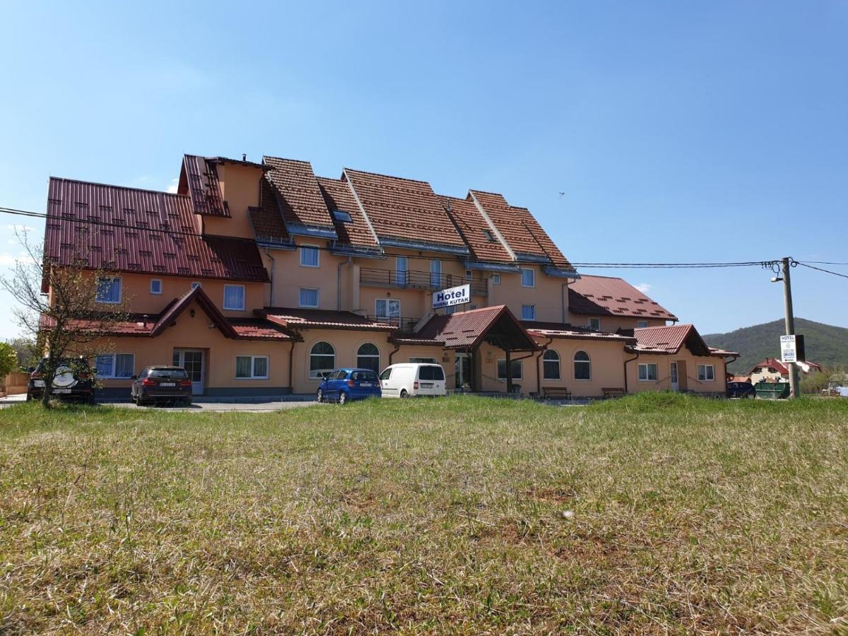 Hotel Mirni Kutak Otočac Екстериор снимка